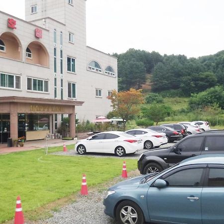 Hongcheon Resortel Exterior photo